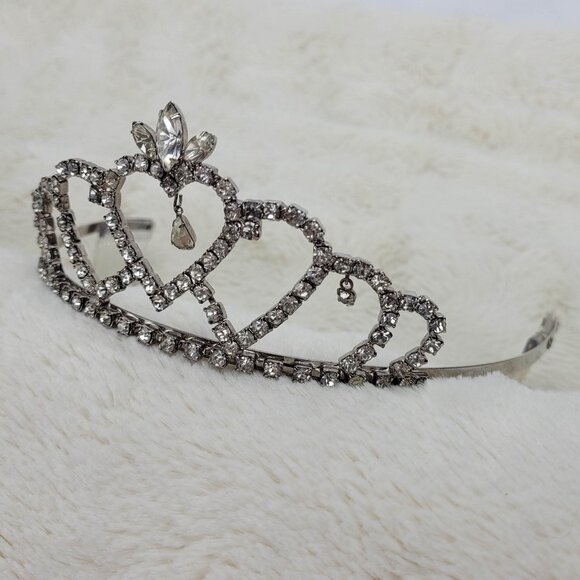 1950\'s Tiara with a Clear Rhinestone Heart Design main image 4